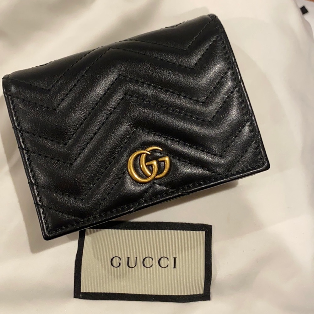 Black and Hold Gucci Marmont card case